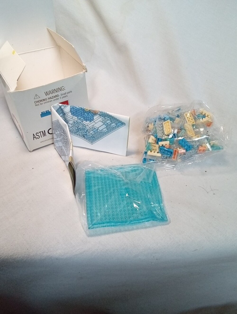 LOZ Blue Mini Diamond Block Figure Building Set - iBlock Fun - Picture 3 of 3